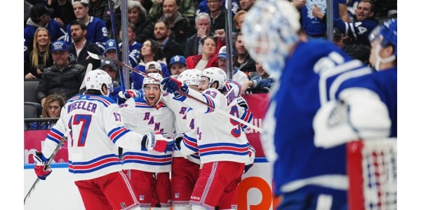 New York Rangers přerušili devítizápasovou vítěznou sérii Toronta Maple Leafs New York Rangers přerušili devítizápasovou vítěznou sérii Toronta Maple Leafs
